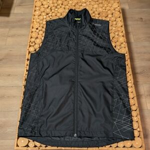Brooks Men's Black Vest with Geometric Pattern